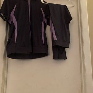 Women’s nice jogging set size XL very soft material.